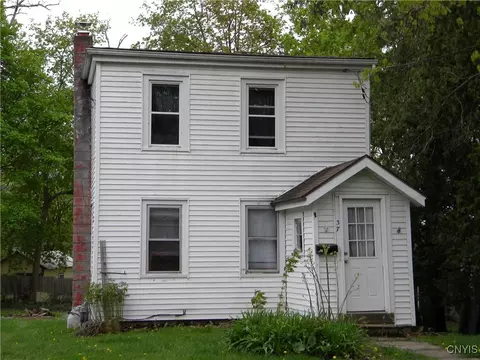 37 W Oneida St, Lysander, NY 13027