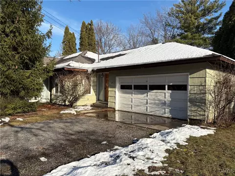 111 Haddonfield Dr, Syracuse, NY 13214