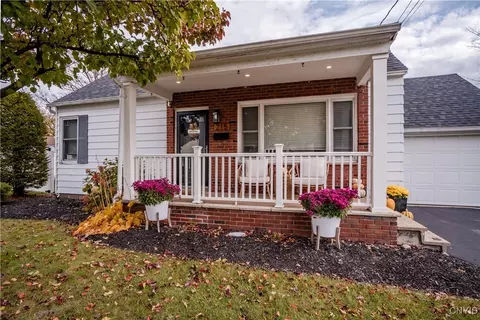 215 Orchard Dr W, Salina, NY 13212