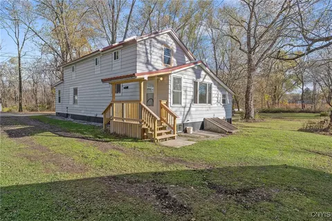 4 Maple Ave, Lenox, NY 13032