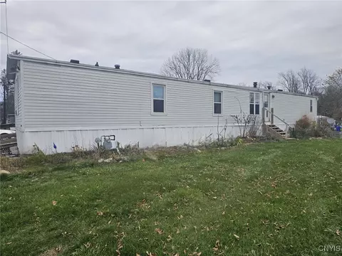 210 Henderson Ln, Brutus, NY 13166