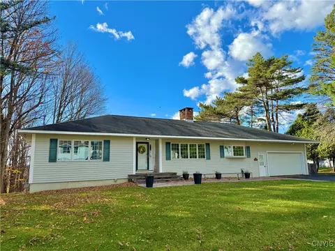 7 Upper Woods Cir, New Hartford, NY 13413