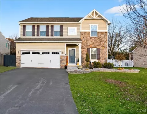29 Naylor Cir, Van Buren, NY 13027