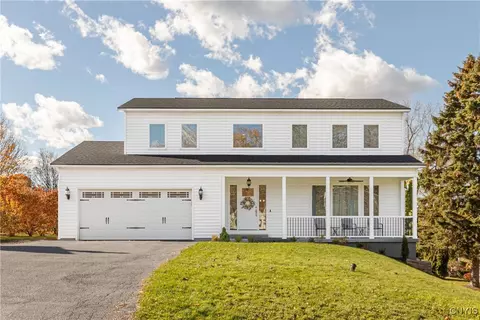 7 Richlee Dr, Camillus, NY 13031