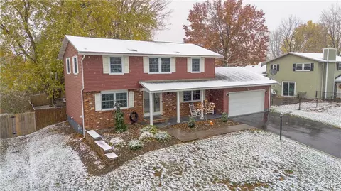4976 Surrey Ln, Liverpool, NY 13088