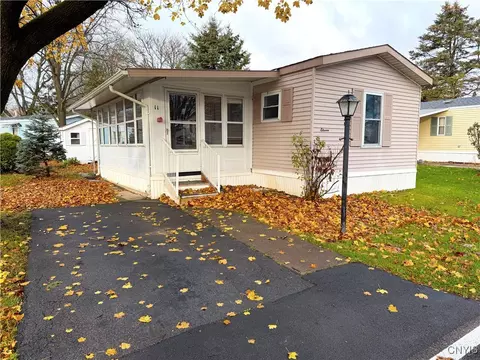 11 Lilliana Dr, New Hartford, NY 13413