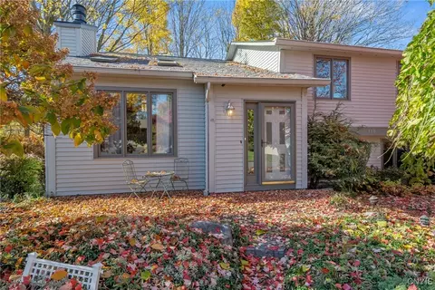118 Feldspar Dr, Syracuse, NY 13219