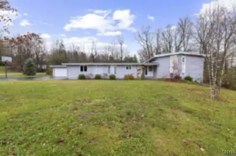 5008 Woodside Rd, Fayetteville, NY 13066
