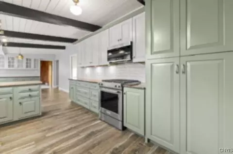 Kitchen - 5008 Woodside Rd, Fayetteville, NY 13066 photo 3 of 5
