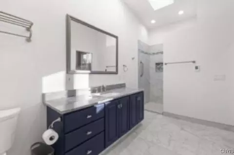 Bath - 5008 Woodside Rd, Fayetteville, NY 13066 photo 2 of 3