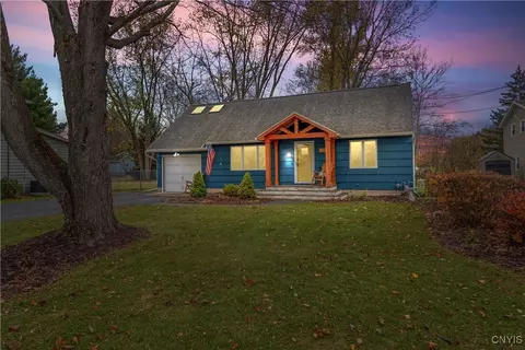 6272 Lakeshore Rd, Cicero, NY 13039