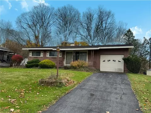 18 Cedarbrook Cres, Whitestown, NY 13492