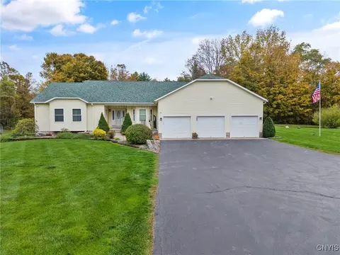 200 Sutton Rd, Schroeppel, NY 13132