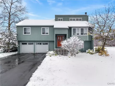 3092 Kingsbridge Ln, Lysander, NY 13027