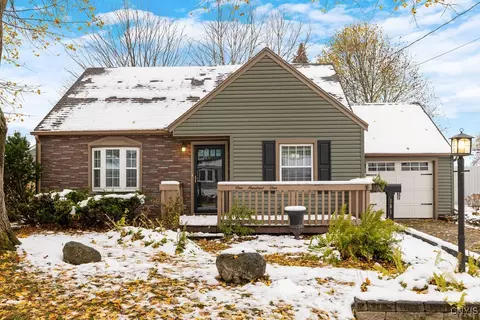 101 Castle Rd, Syracuse, NY 13212