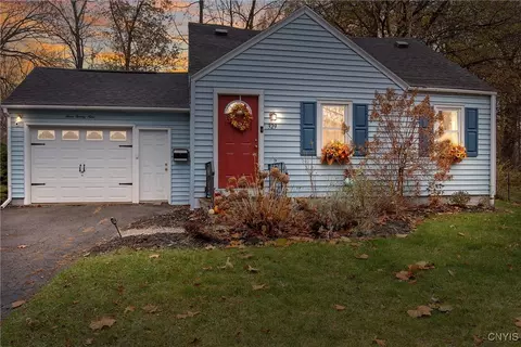 329 Belmore Dr, North Syracuse, NY 13212