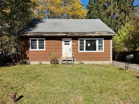 144 Oakdale Dr, Syracuse, NY 13207