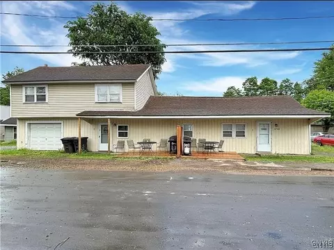 6788 N Lakeshore Rd, Verona, NY 13478