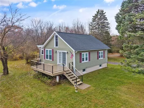 4814 Mcdonald Rd, Onondaga, NY 13215