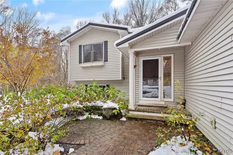 71 Hickory Grove Rd, Granby, NY 13069