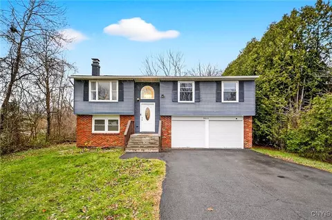 5819 Reis Dr, Cicero, NY 13039