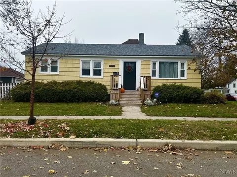 702 Knickerbocker Dr, Watertown, NY 13601