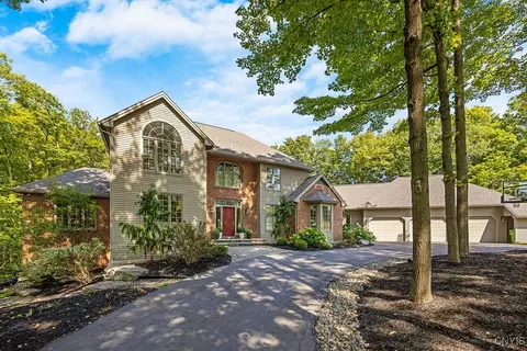 8420 Hobnail Rd, Manlius, NY 13104