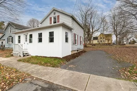 221 W 5th St S, Fulton, NY 13069