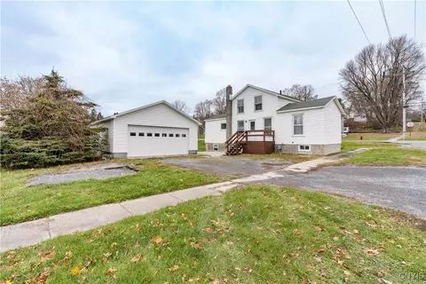 203 Lakeview Dr, Dexter, NY 13634