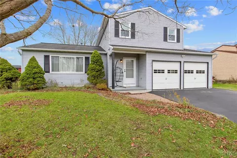8614 Nazareth Dr, Cicero, NY 13039