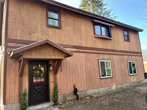 271 Ridge Rd, Oswego, NY 13126