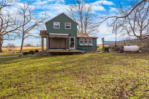 4469 Abbey Rd, Onondaga, NY 13215
