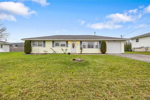 7872 Beaver Ln, Bridgeport, NY 13030