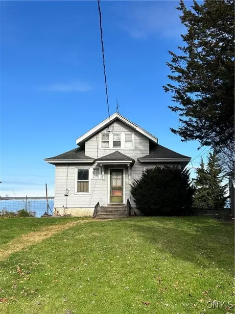 6599 Lakeshore Rd, Cicero, NY 13039