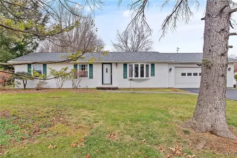106 Willowcrest Dr, Elbridge, NY 13060