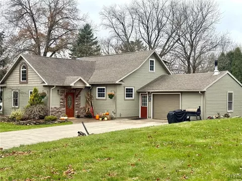 7 View Rd, Pulaski, NY 13142