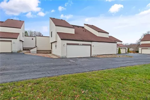 201 Woburn Dr, Camillus, NY 13031