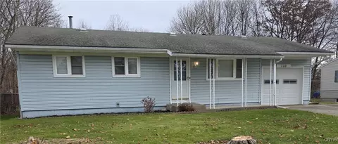 733 Deerfield Dr E, Utica, NY 13502