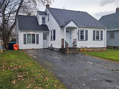 28 Heberle Rd, Irondequoit, NY 14609