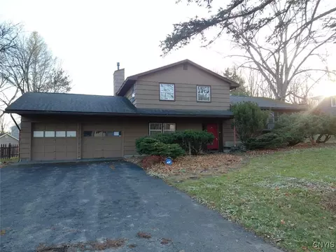 7658 Farmington Rd, Manlius, NY 13104