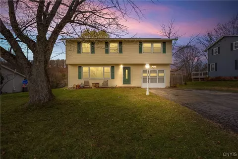 11 Elaine Ter, Camillus, NY 13031