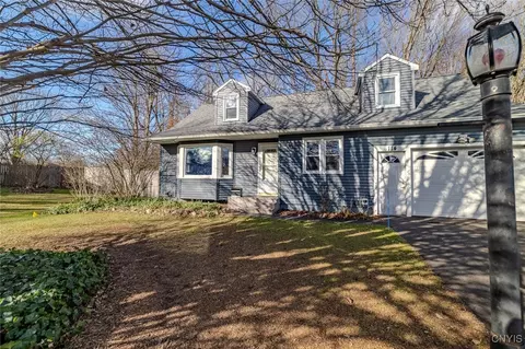 114 Bel Air Dr, Cicero, NY 13215