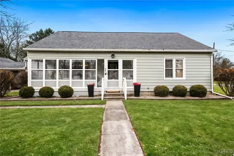 65 Copley St, Auburn, NY 13021