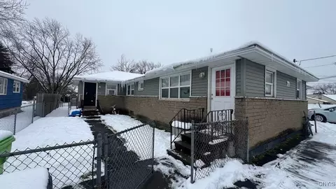 402 Buckley Rd, Salina, NY 13088