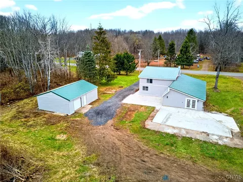 823 Baldwin Rd, Volney, NY 13069