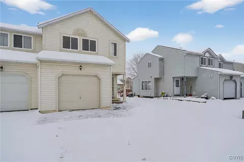 8828 New Country Dr, Cicero, NY 13039