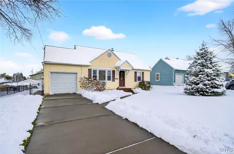 308 Kenwick Dr, Syracuse, NY 13208