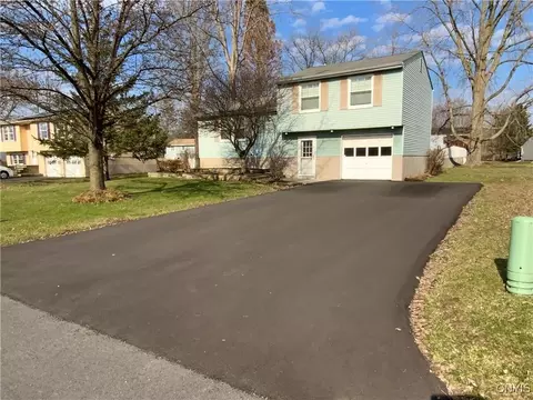 8074 Crockett Dr, Cicero, NY 13039
