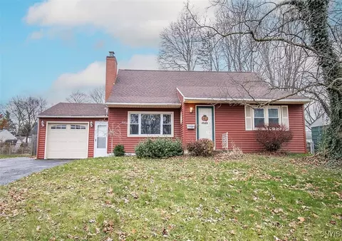 110 Lynnhaven Dr, Syracuse, NY 13212