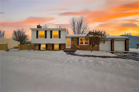 4041 Winterpark Dr, Clay, NY 13090